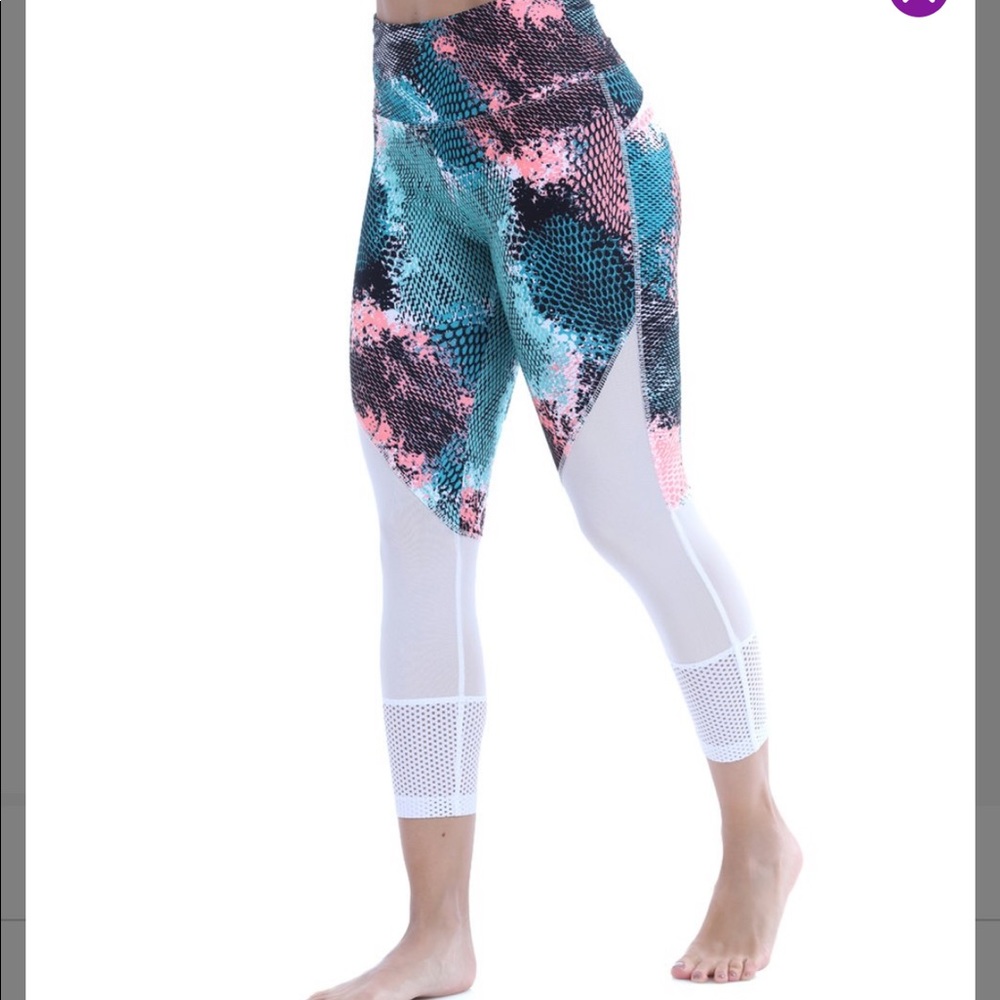 Marika Snake Abstract 3/4 Length Legging